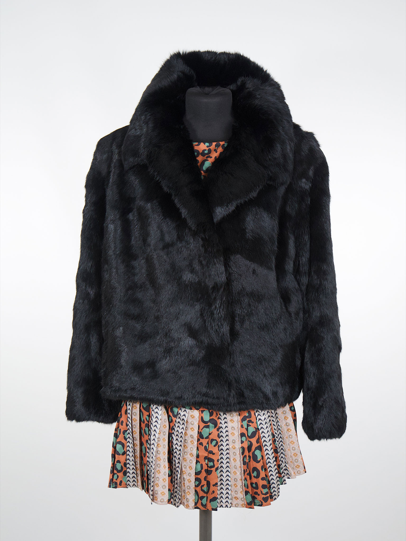 Pelliccia Vintage Nera Donna – Collo Ampio, Taglio Corto Oversize