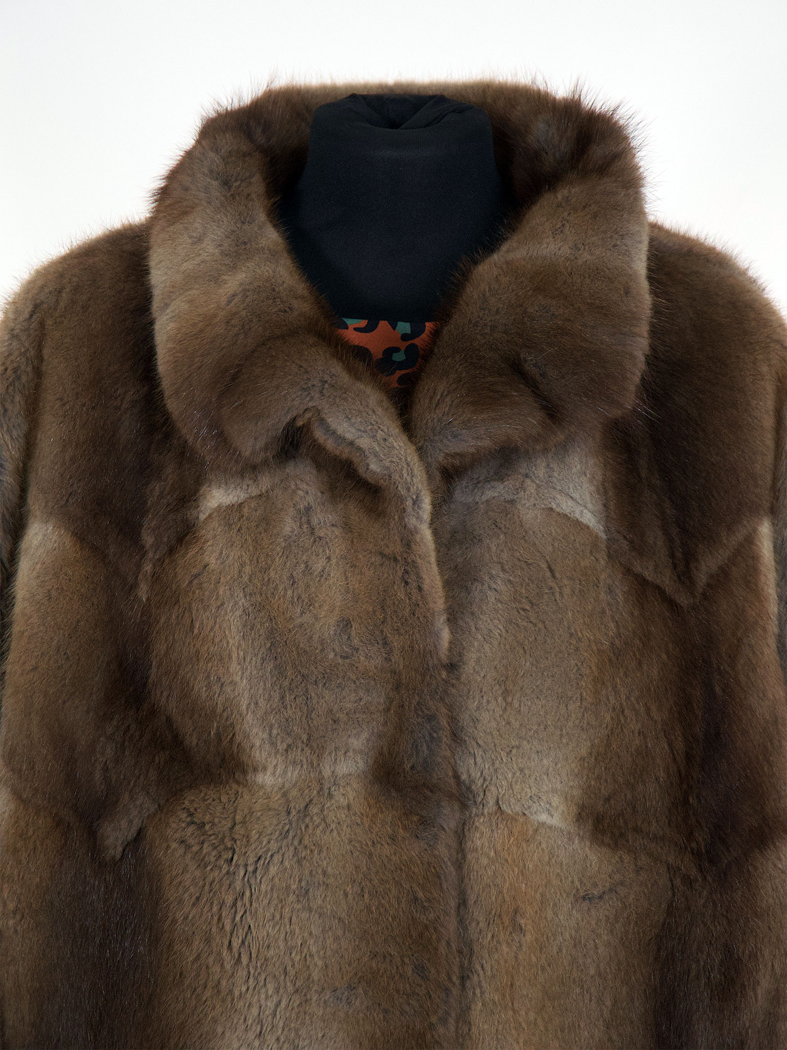 Pelliccia Vintage Marrone Chiaro Donna – Collo Avvolgente, Taglio Corto a Pannelli - immagine 2