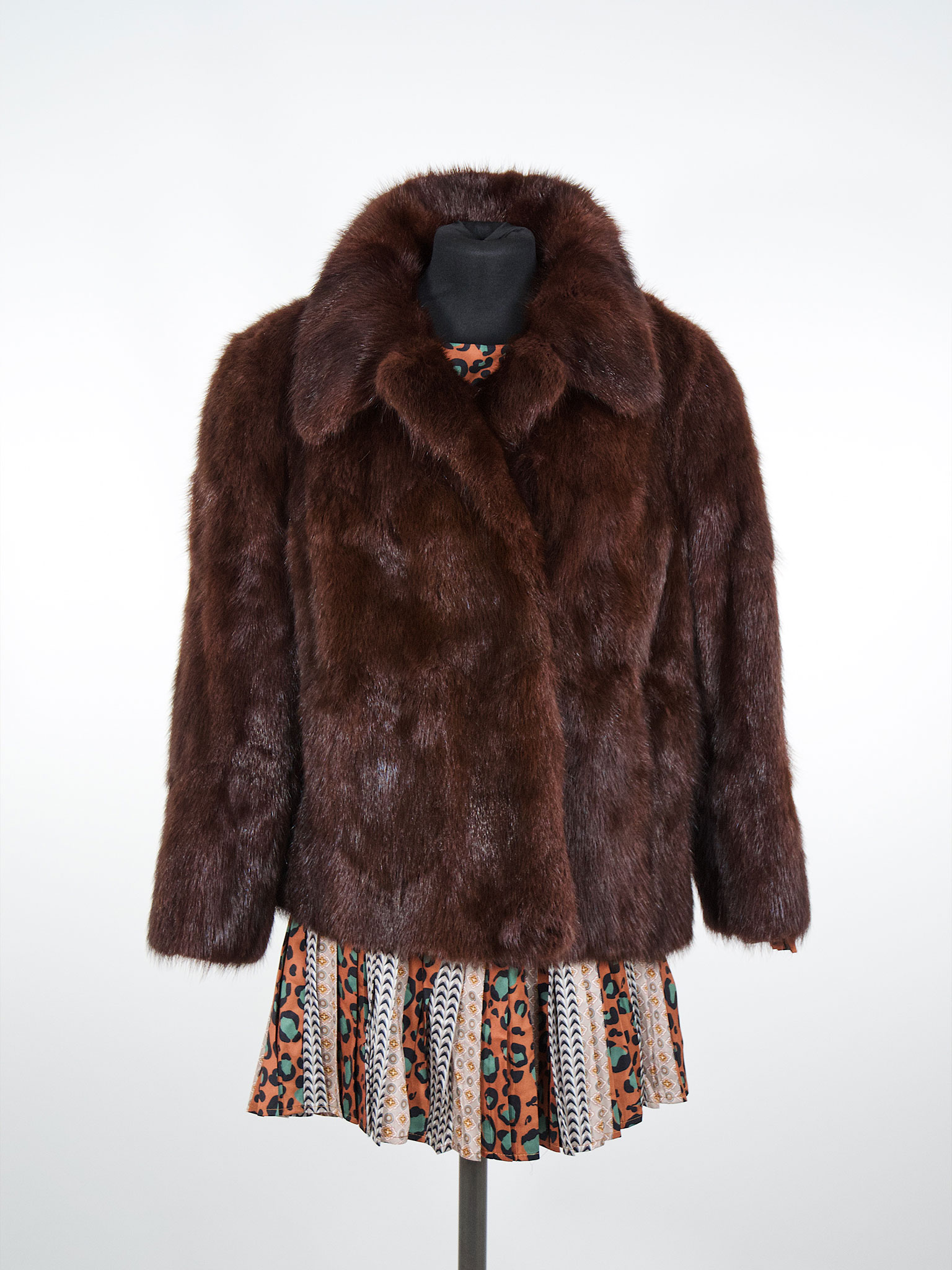 Pelliccia Vintage Marrone Scuro Donna – Collo Avvolgente, Taglio Corto Elegante