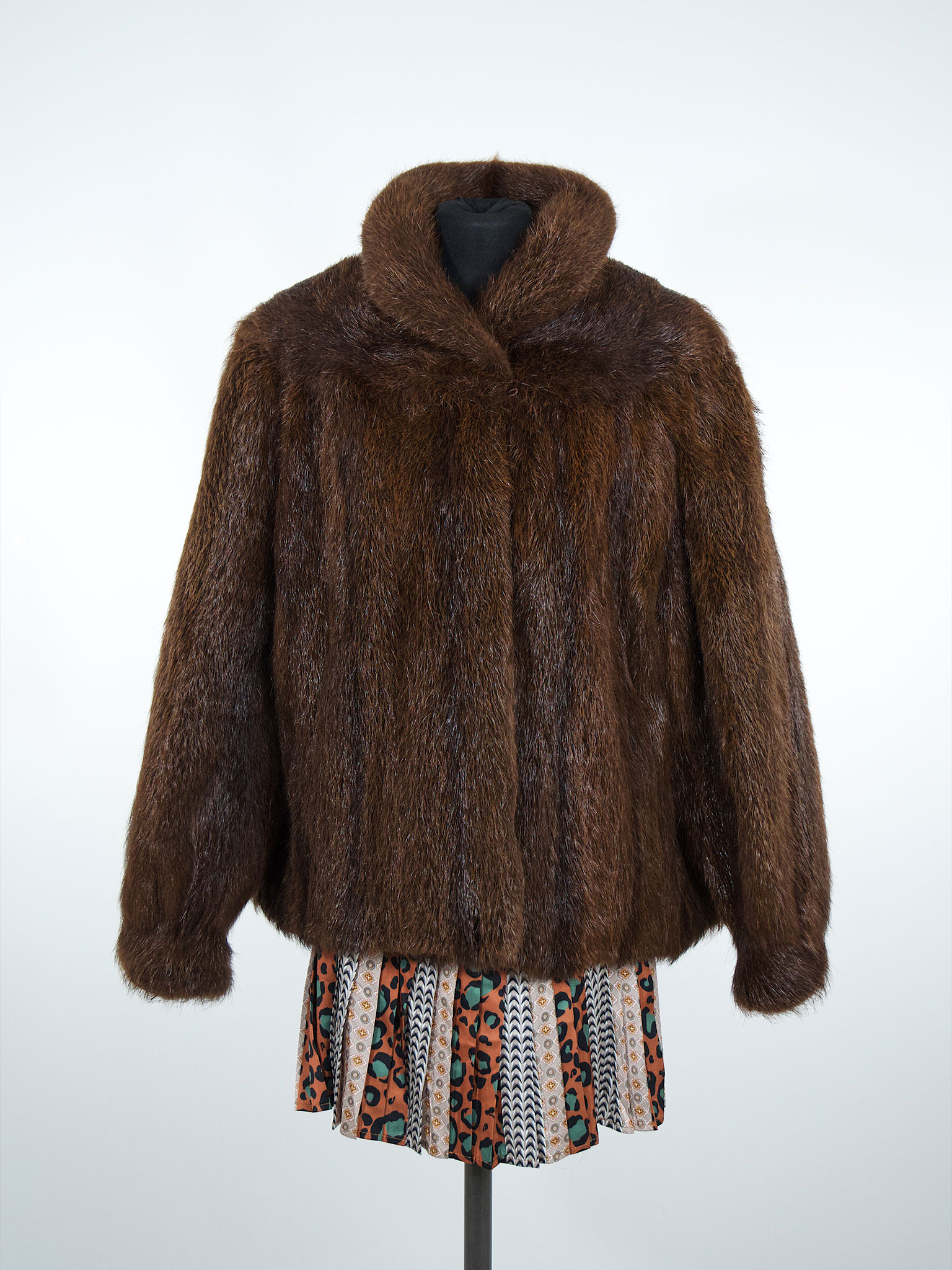 Pelliccia Vintage Marrone Scuro Donna – Collo Alto Avvolgente, Taglio Corto Classico